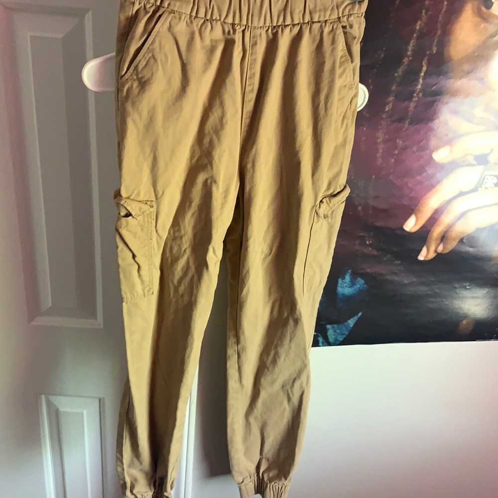 khaki pants/joggers